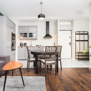 Of The Kings - Leaf Apartamento